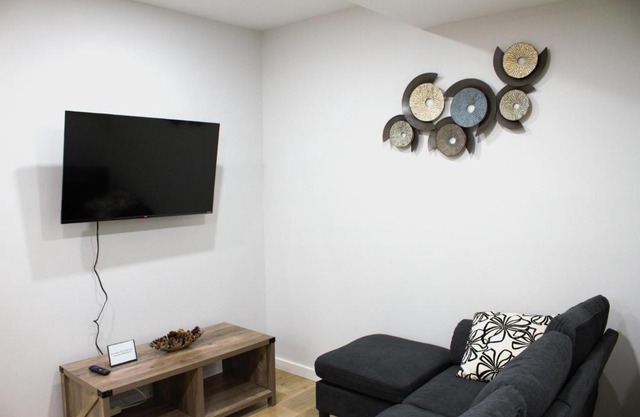 Modern 2 Bedrooms Private Suite