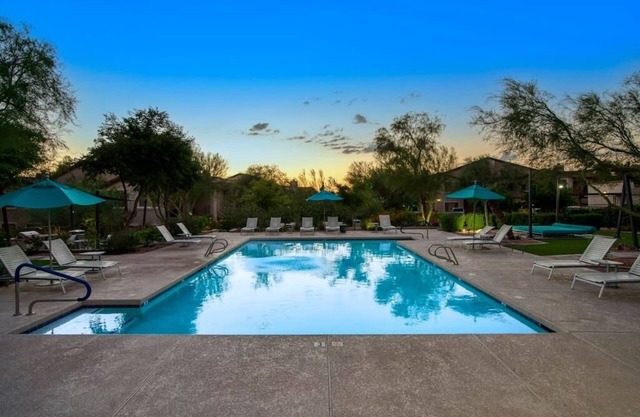 Modern 2-BR Condo near Kierland