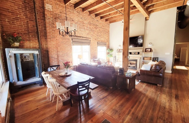 Modern 2 BR w/ Rooftop Deck