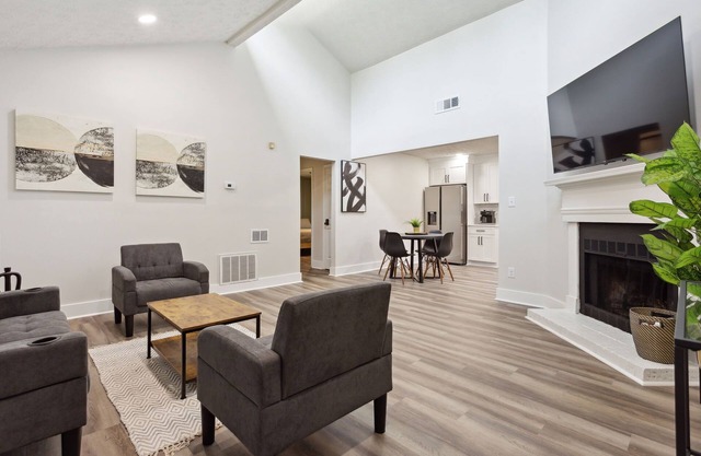 Modern 2 King Bed Duplex home near UGA