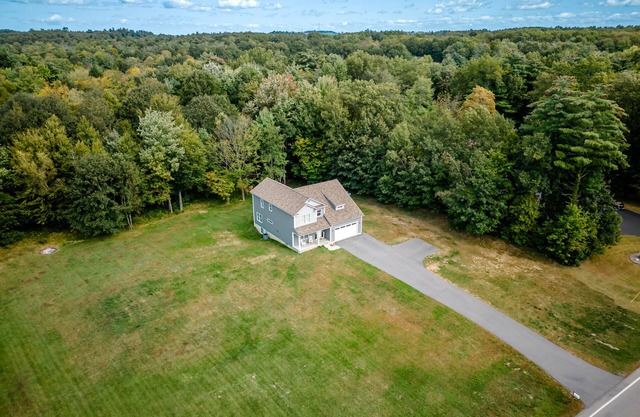 Modern 2 Story Home w/hot tub-2600 sq ft-2 acres