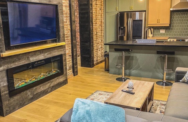 Modern 2BD/2BA in Uptown Saint John. Walking distance to many bars/restaurants