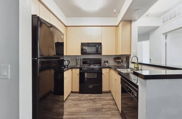 Modern 2bdr apt in MarinaDelRey, parking, pool,gym