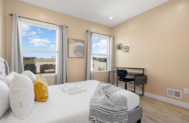 Modern 2Bed 2Bath & parking in Excelsior