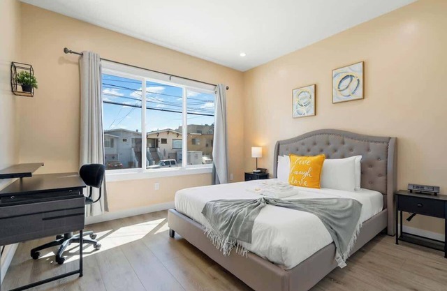 Modern 2Bed 2Bath w/ parking in Excelsior District