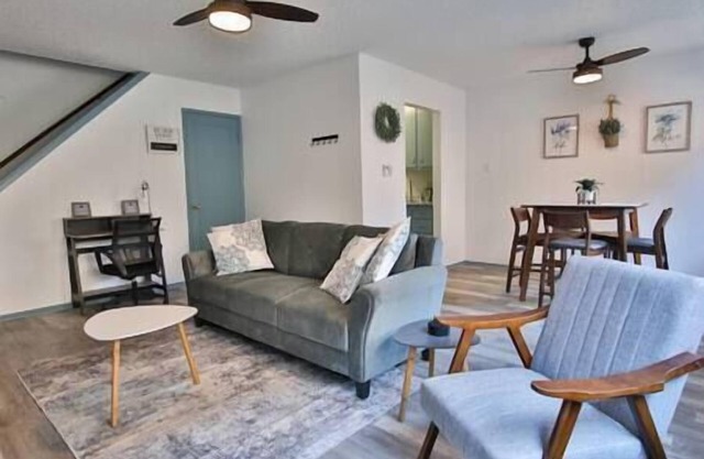 Modern 2BR/1BA Sacramento Apt- Centrally Located-2
