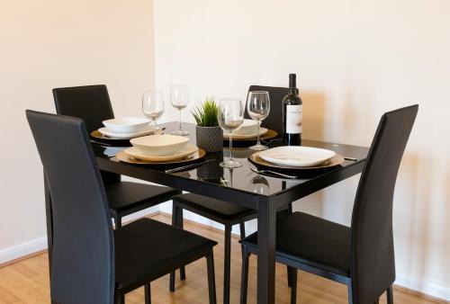 Modern 2BR Apartment 3 Beds BHX City Centre NEC Ideal for Contractors & Temp Housing and Insurance