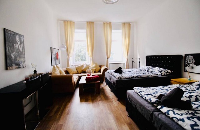 Modern 2BR Apt. Ideal for Families & Long Stays