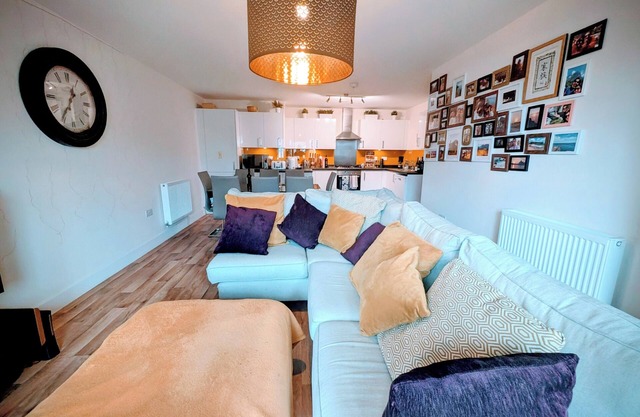 Modern 2BR Flat | Parking | Balcony | WiFi
