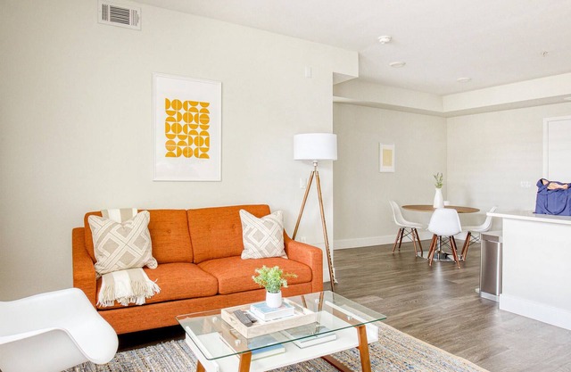 Modern 2BR in Fremont, Pool, Gym + Parking
