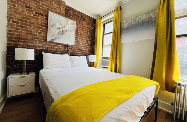 Modern 2BR Retreat in the Heart of Hell’s Kitchen – Steps from Times Square