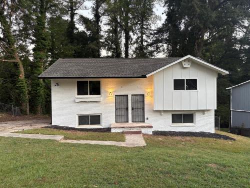 Modern 2BR Stylish Retreat Unit A Upstairs