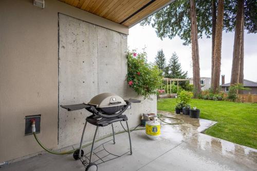 Modern 2BR Suite in West Van | Patio & BBQ
