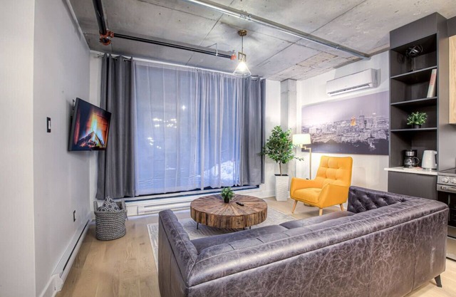 Brand NEW 2 BD Modern Suite Hotel with Privet pati