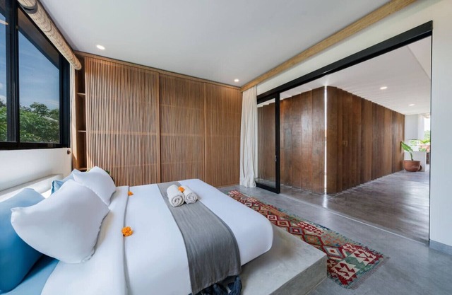 Modern 2BR Villa Rooftop & Pool