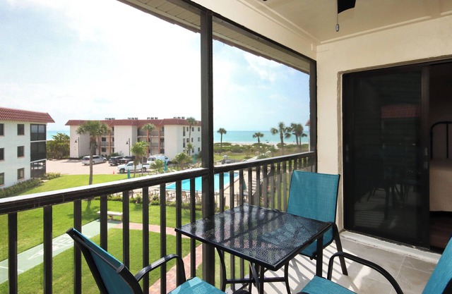Modern 2nd story beachfront condo on Sanibel Island 2D3