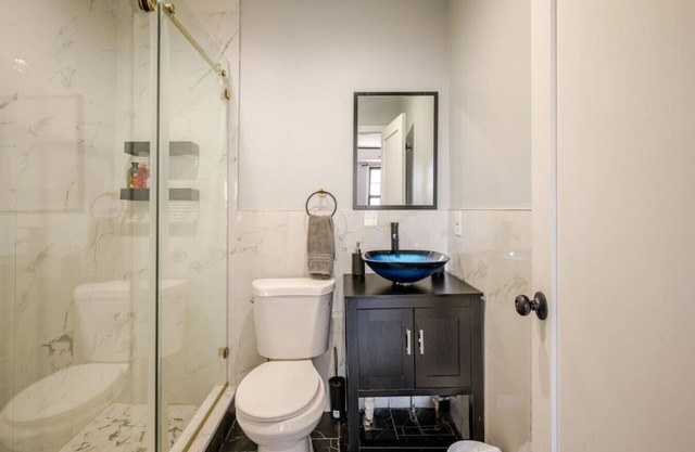 Modern 3-Bdrm Apt in Black Rock