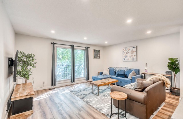Modern 3 bed, 2 bath with an Unbeatable location and HOT TUB!