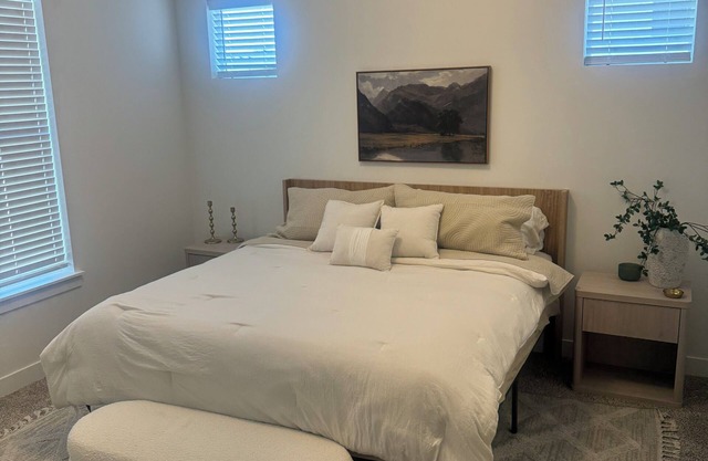 Modern 3 bed condo in heart of Riverton