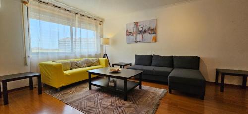 Modern 3 Bed Flat - Beaches, Expo & City Fun - Your Gateway to Lisbon