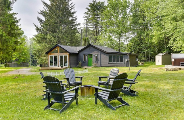 Modern 3-bedroom cabin with Hot Tub and Private Pond