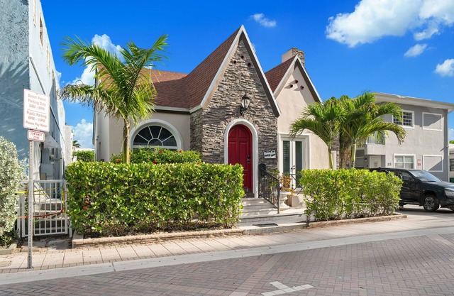 MODERN 3 BEDROOM CASTLE IN HOLLYWOOD BEACH