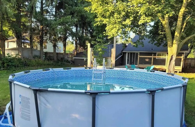 Modern 3 Bedroom Getaway With Pool