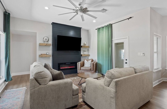 Modern 3 Bedroom Home with Pool