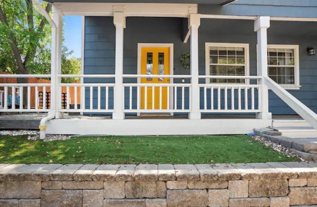 Modern 3 Bedroom Home Spacious Front Porch