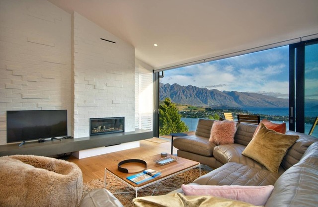Lofty Heights, atemberaubende Aussicht von diesem neuen 3 Schlafzimmer 2. 5 Badezimmer Stadthaus