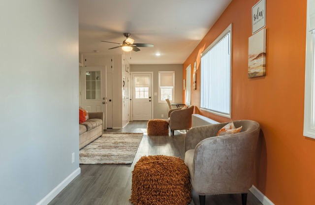 Modern ~ 3 Bedroom House ~ Sleeps 8 ~ 11 mins to Hartford