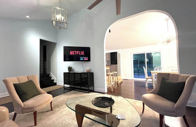 Modern 3-bedroom house in Wilmington with a HUGE yard and Bonus Sunroom