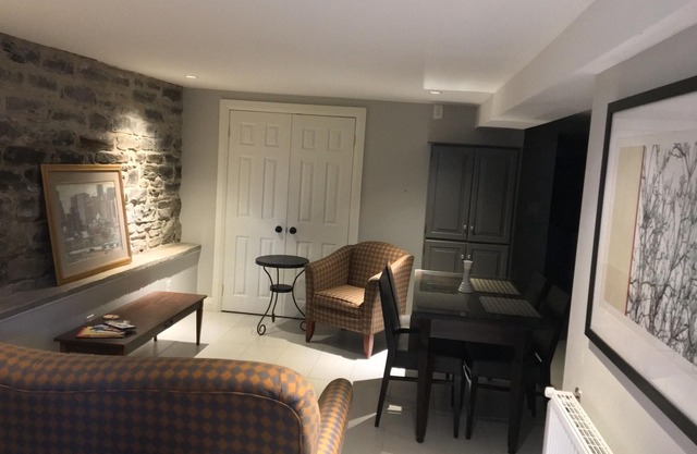 Modern 3 Bedroom Near Queens University