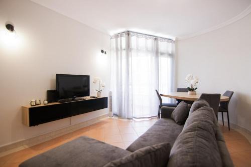 Modern 3-bedroom Retreat in Faro's City Center