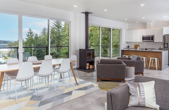 Modern 3 Bedroom Sunset Cabin w/Beach Access