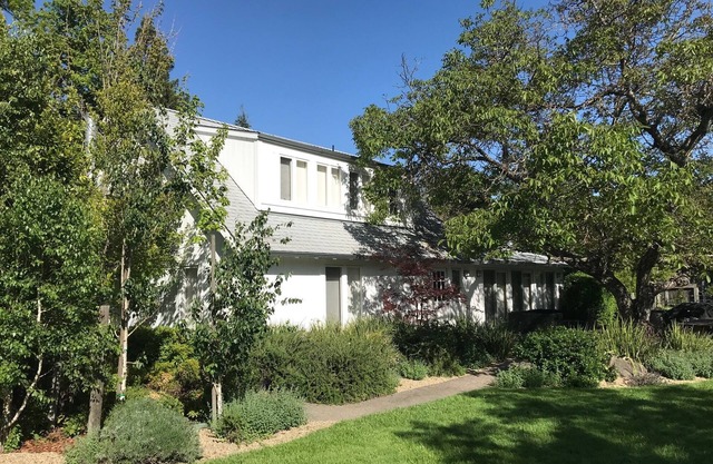 Modernes 3-Schlafzimmer-Weinlandhaus in der Nähe von Yountville