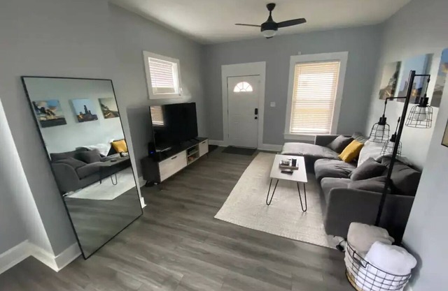 Modern 3 BR Townhouse Downtown Indy