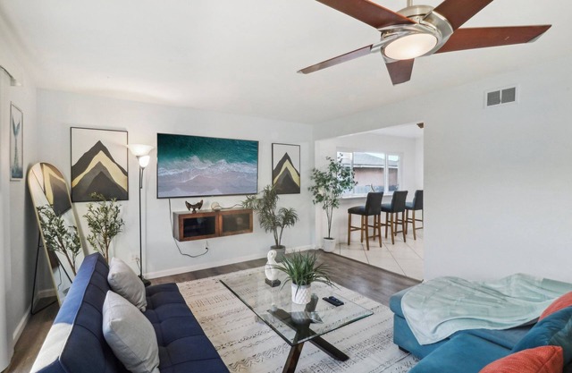 Modern 3-BR w Pool, Garage, King Bed, Ranch Style