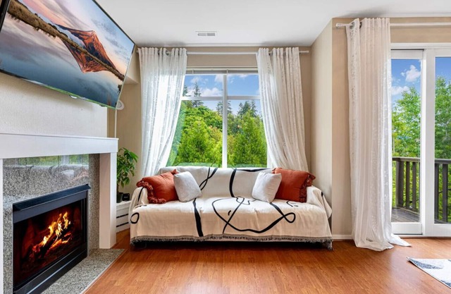 Modern 3b/3b Townhouse @Issaquah | Near Trails