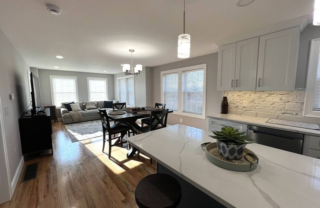 Modern 3bd/2bath, close to downtown Providence. Our hope on Manhattan!