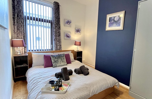 Wohnstätte-Eigenes Badezimmer-Modern-Strassenblick