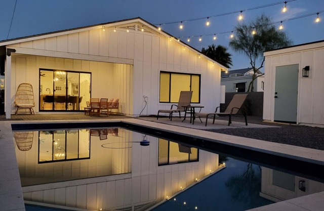 Modern 3Bedroom |Central PHx | HeatedPool