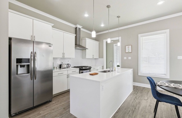 Modern 3BR/2.5BA House Minutes From Perkins Rowen