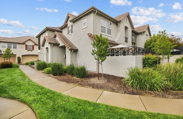 Modern 3BR/3BA Folsom Retreat