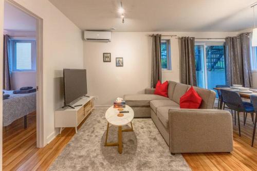 Modern 3BR 4beds apartment AC WiFi Free Parking