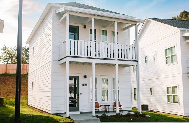 Chic 3BR Getaway by MHM Luxury Properties