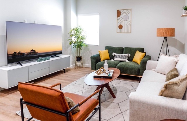 Modern 3BR Disney Luxe - Sleeps up to 12 w Game Room/PoolTable+Arcade/EV