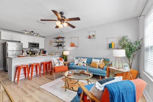 Modern 3BR Home Ideal for Groups, Prime Location