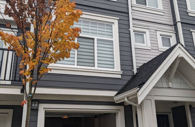 Modern 3br Townhouse near amenities. Garage with extra office/gym/storage space.