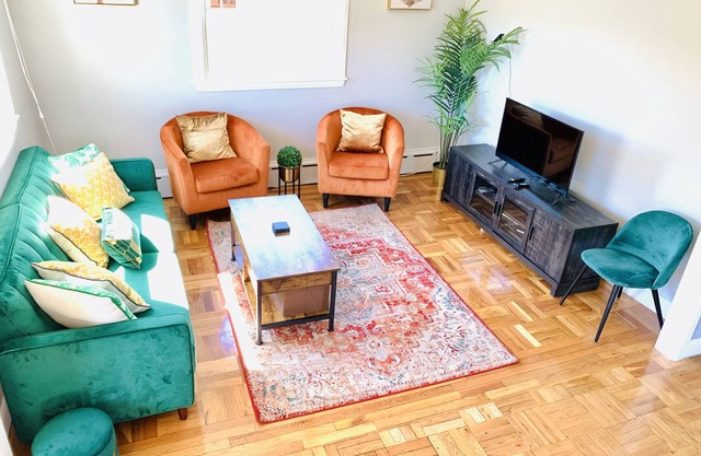 Modern 3BR with free parking near Revere Beach!!